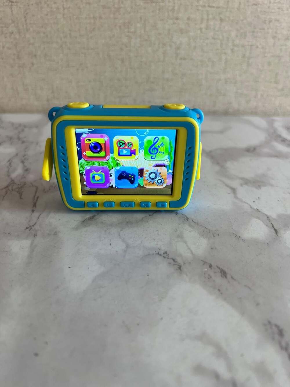 VanTop Kids Digital Camera with Silicone Space Case and Carrying Case Accessorie